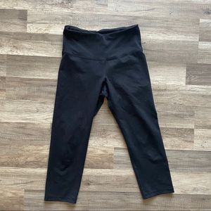 Women’s Size Medium High-Waisted Capri Leggings